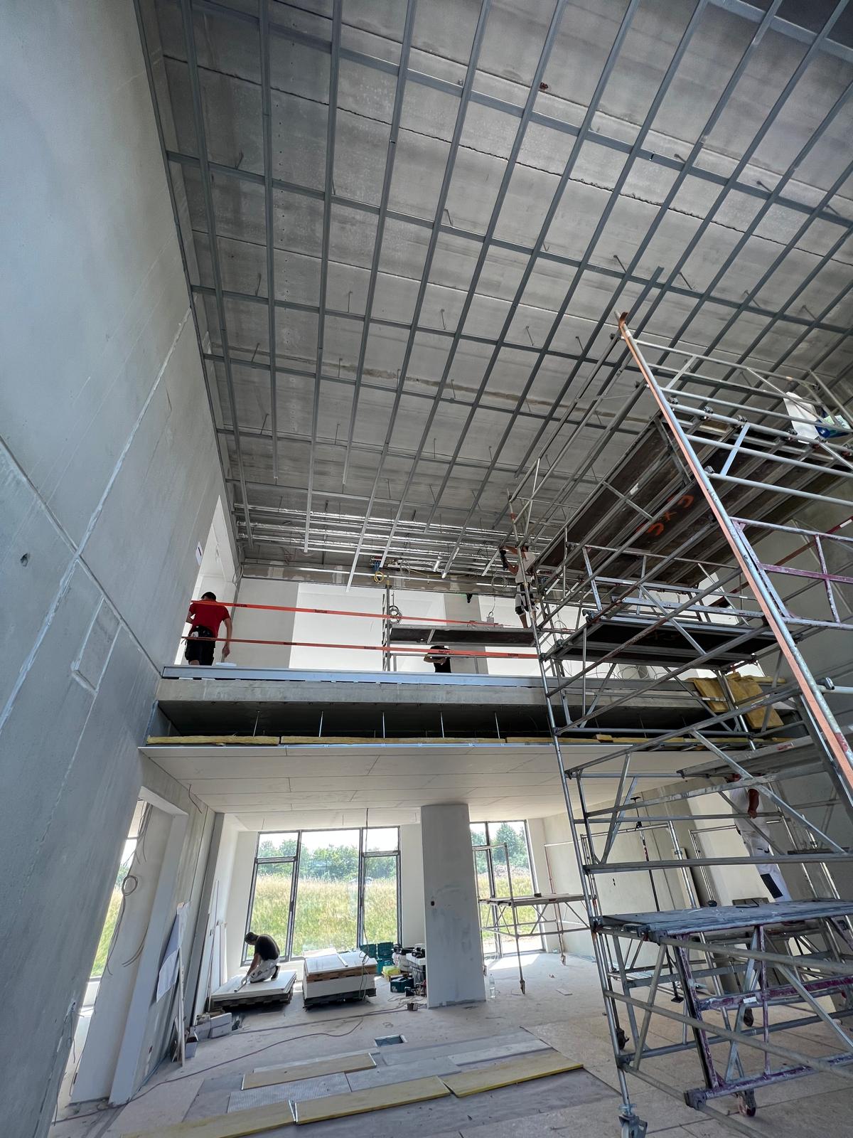 Eingangshalle Deckenmontage – Projektfoto 5